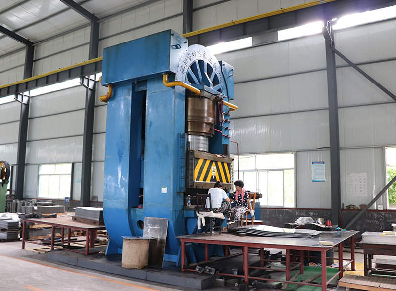 12000萬噸壓機(jī)