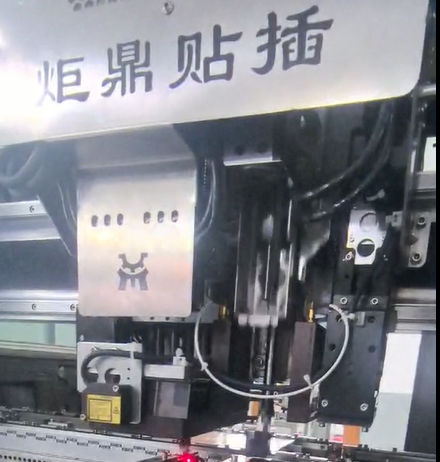 電源適配器插件機(jī)：專為高可靠性電源制造打造的智能化裝備